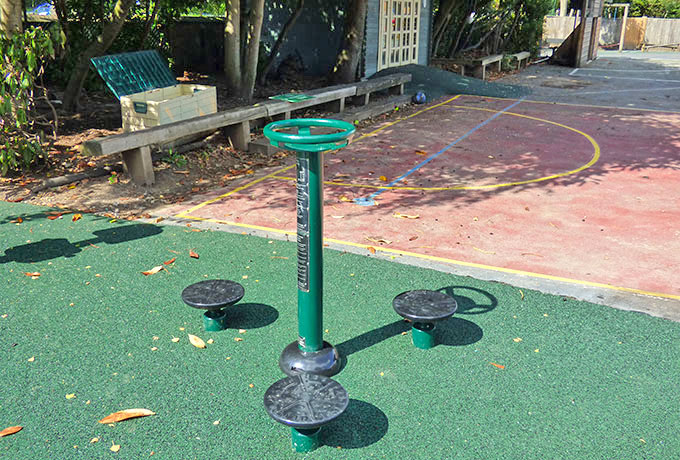 Wimbledon school outdoor gym - Hip Twister
