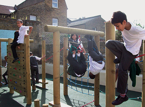 kids-playing-on-climbing-frame